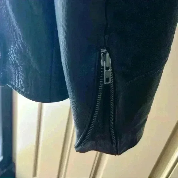 Harley Davidson Leather Jacket - Picture 3 of 13